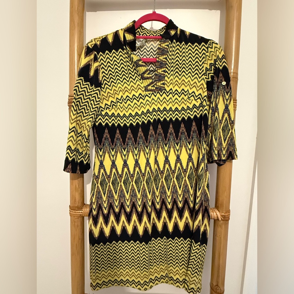 Donna Morgan Yellow and Black Zigzag Shift Dress with Pink Trim